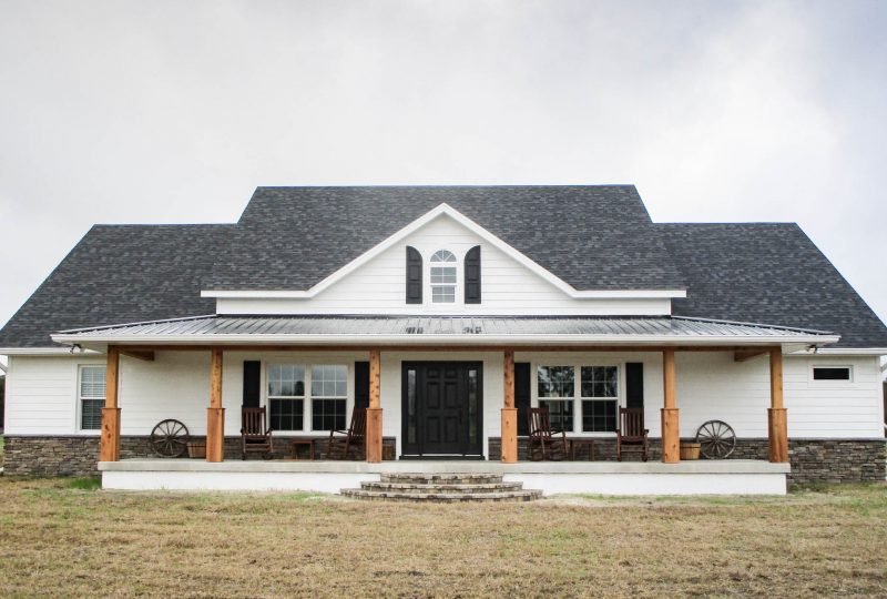 Home Builder in Ocala Florida - White Farmhouse - Curington Homes